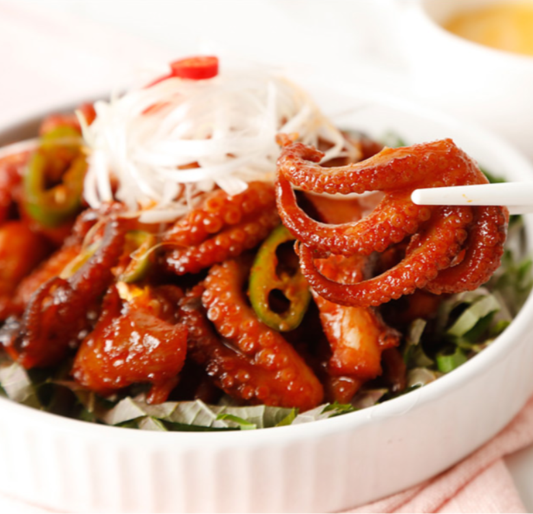[Dongwon] Spicy Stir-Fried Webfoot Octopus 180g  동원 심야식당 쭈꾸미 볶음