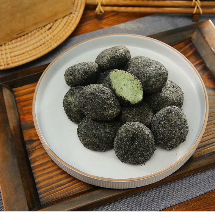[Haetae] Korean Fresh Ramie Leaf Injeolmi (Rice Cake) - Black Sesame or Soybean Powder (400g)