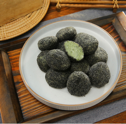 [Haetae] Korean Fresh Ramie Leaf Injeolmi (Rice Cake) - Black Sesame or Soybean Powder (400g)